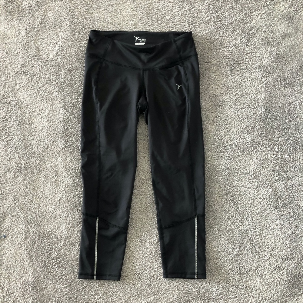Old Navy Active Go-Dry Yoga Capri Leggings